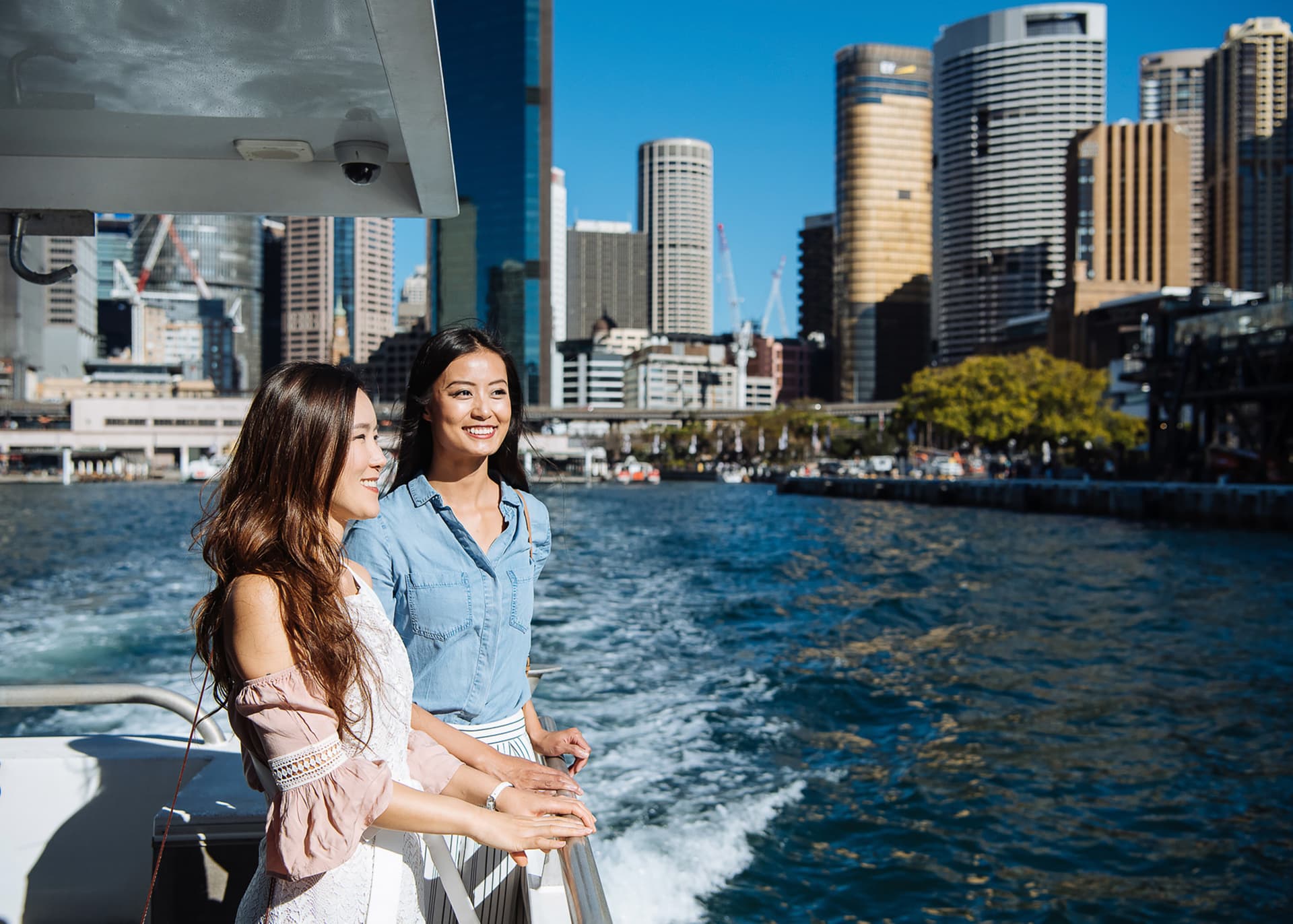 Sydney Harbour Long Lunch Cruise aboard Captain Cook Cruises - სურათი 10