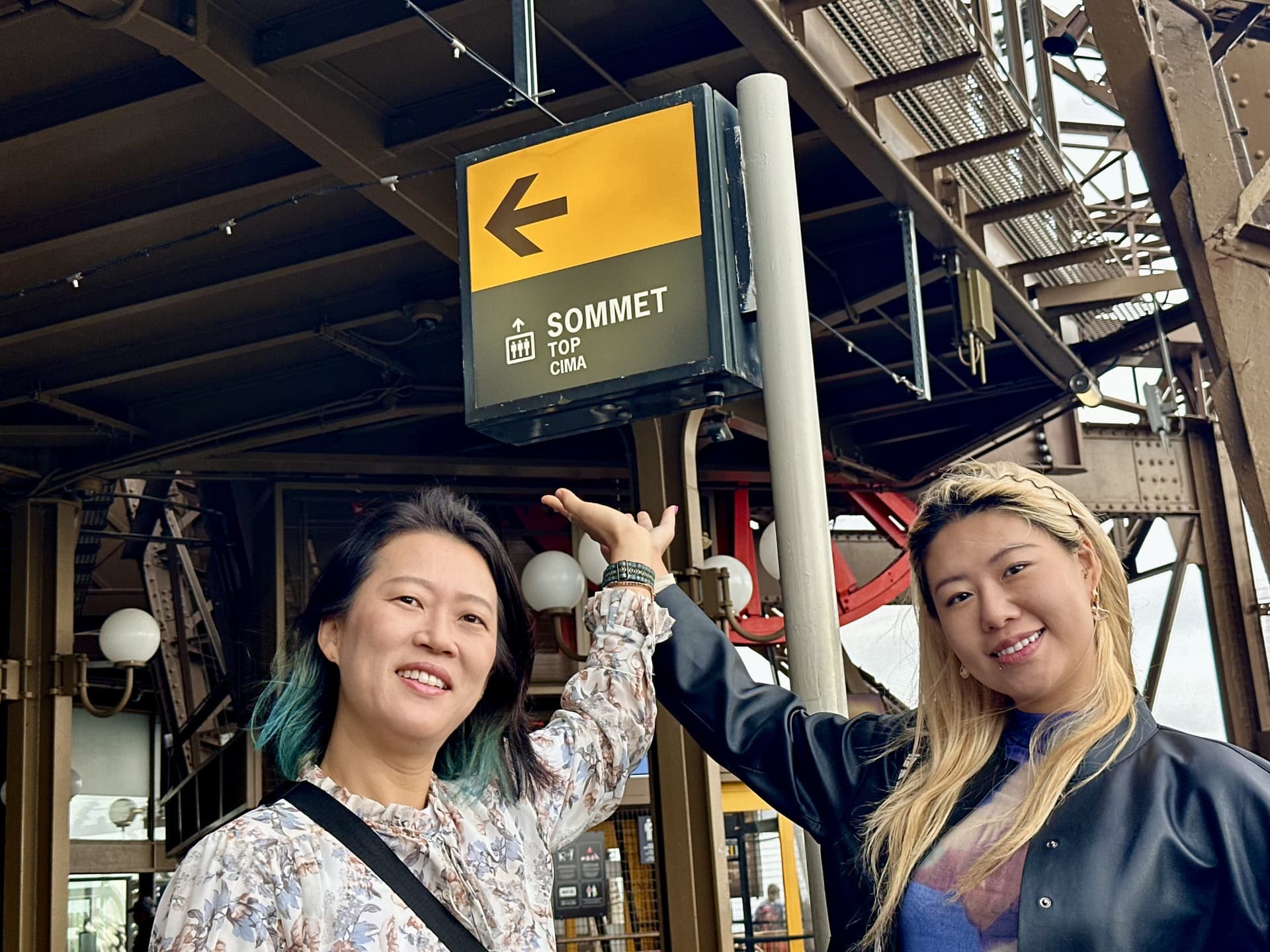 Eiffel Tower Guided Tour With Summit Entry + Seine River Cruise - სურათი 8