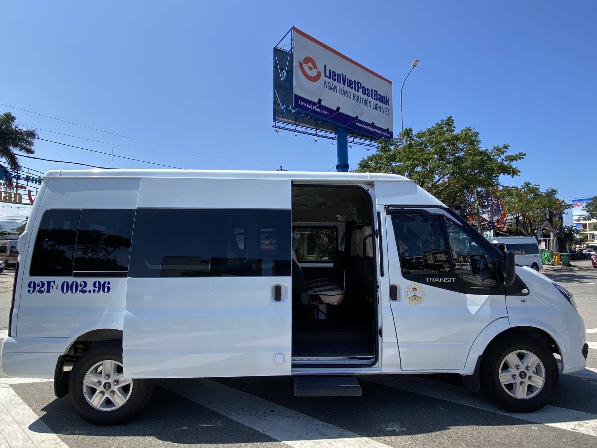 Shuttle Bus between Da Nang and Ba Na Hills - მთავარი სურათი