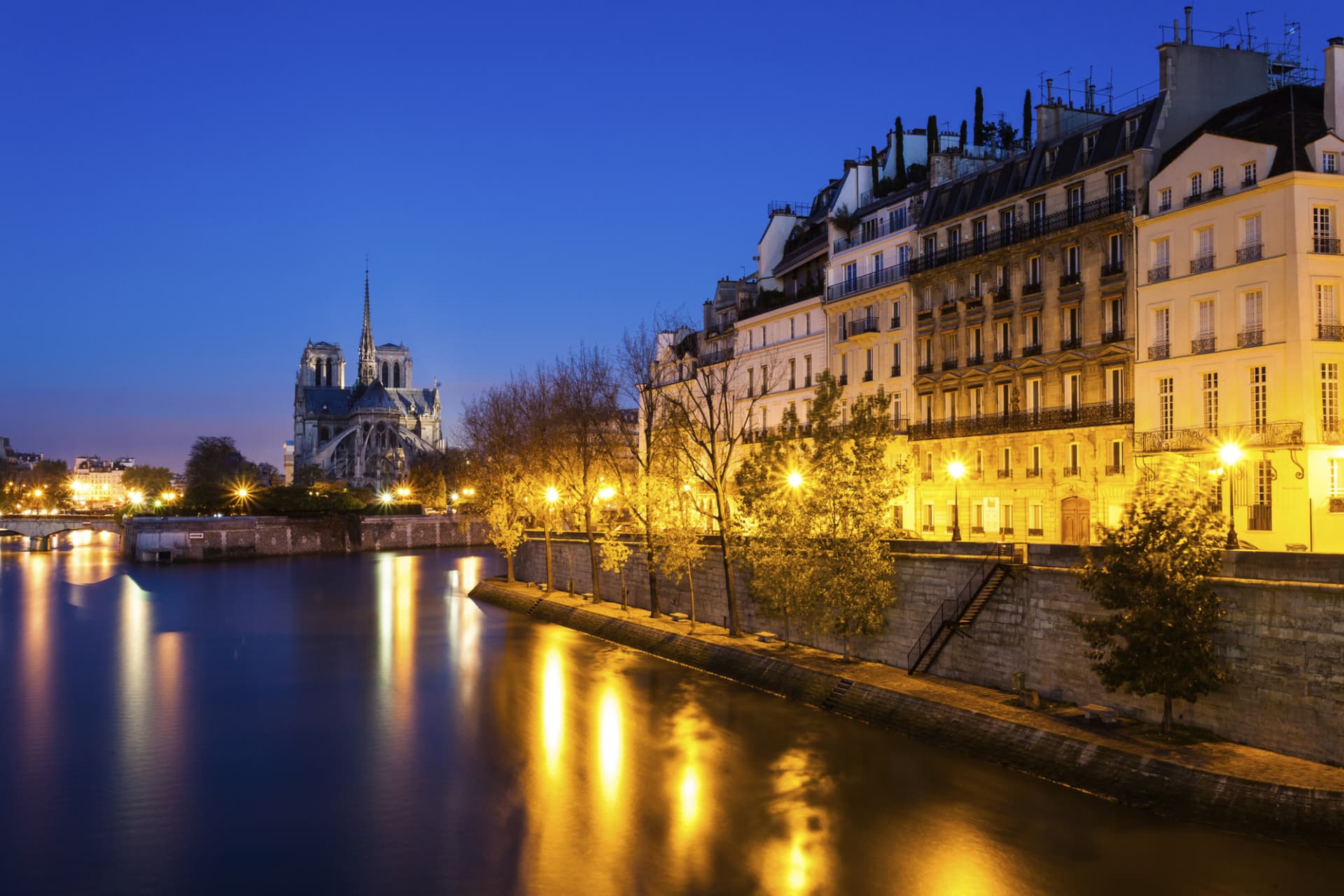 Paris Illuminations Night Bus Tour and Eiffel Tower Reserved Access - სურათი 6