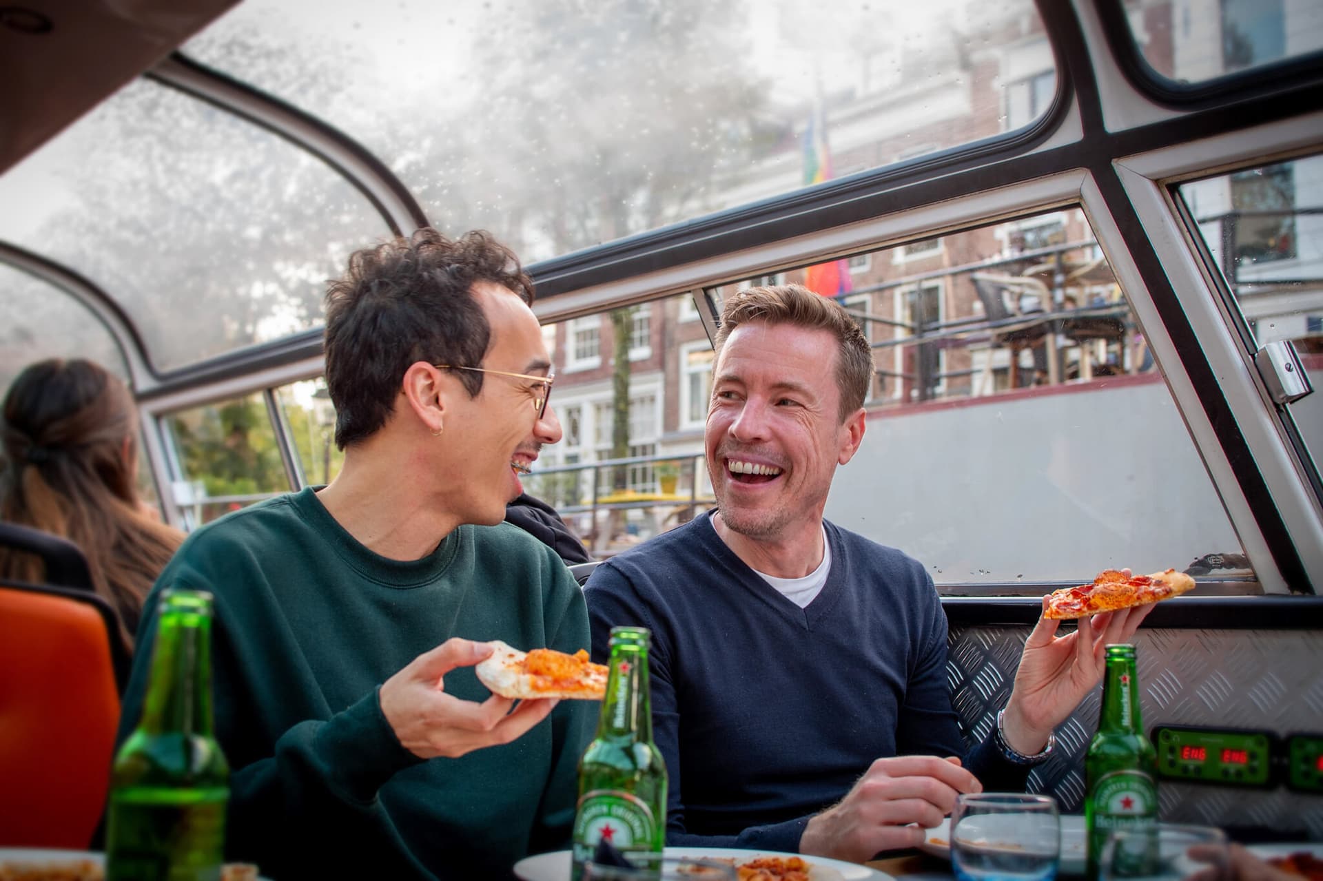 Amsterdam Canal Cruise Ticket with New York Pizza and Drinks - სურათი 4