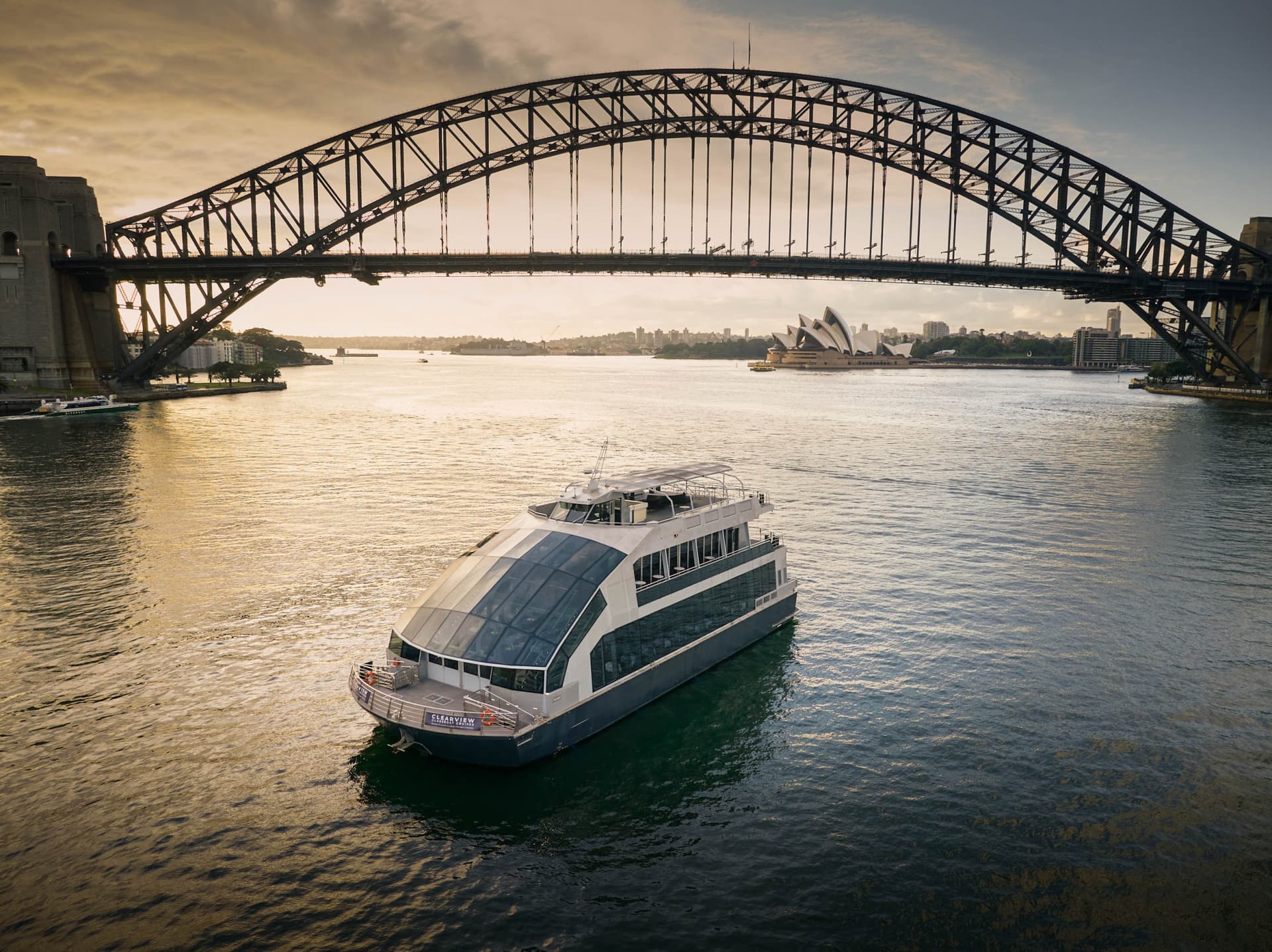 Sydney Harbour Glass Boat Dinner Cruise with Wine Pairing - სურათი 8