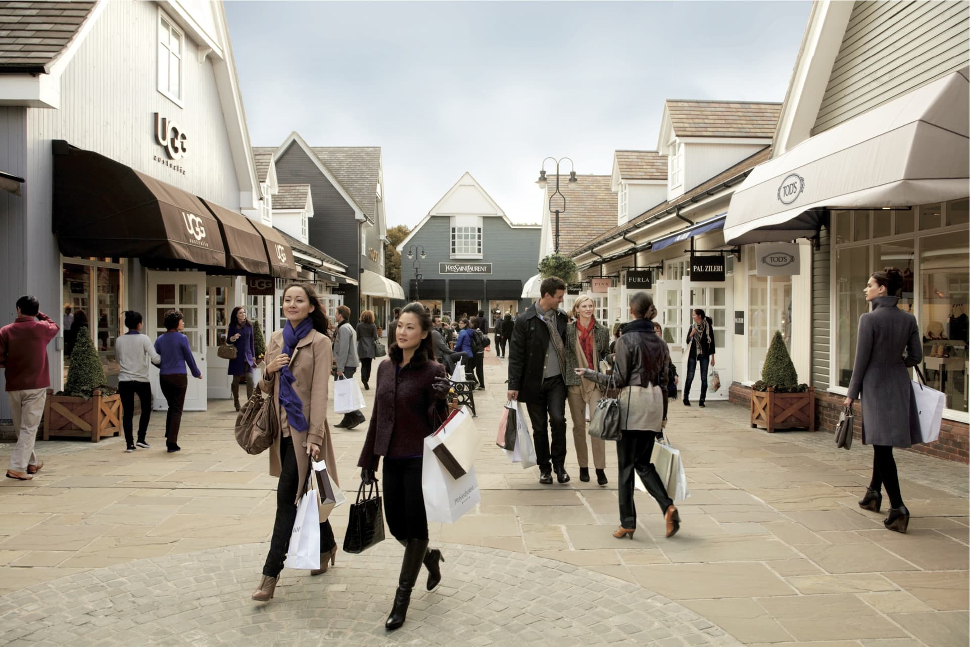Bicester Village Shopping with Round Trip Rail Transfers from London - მთავარი სურათი