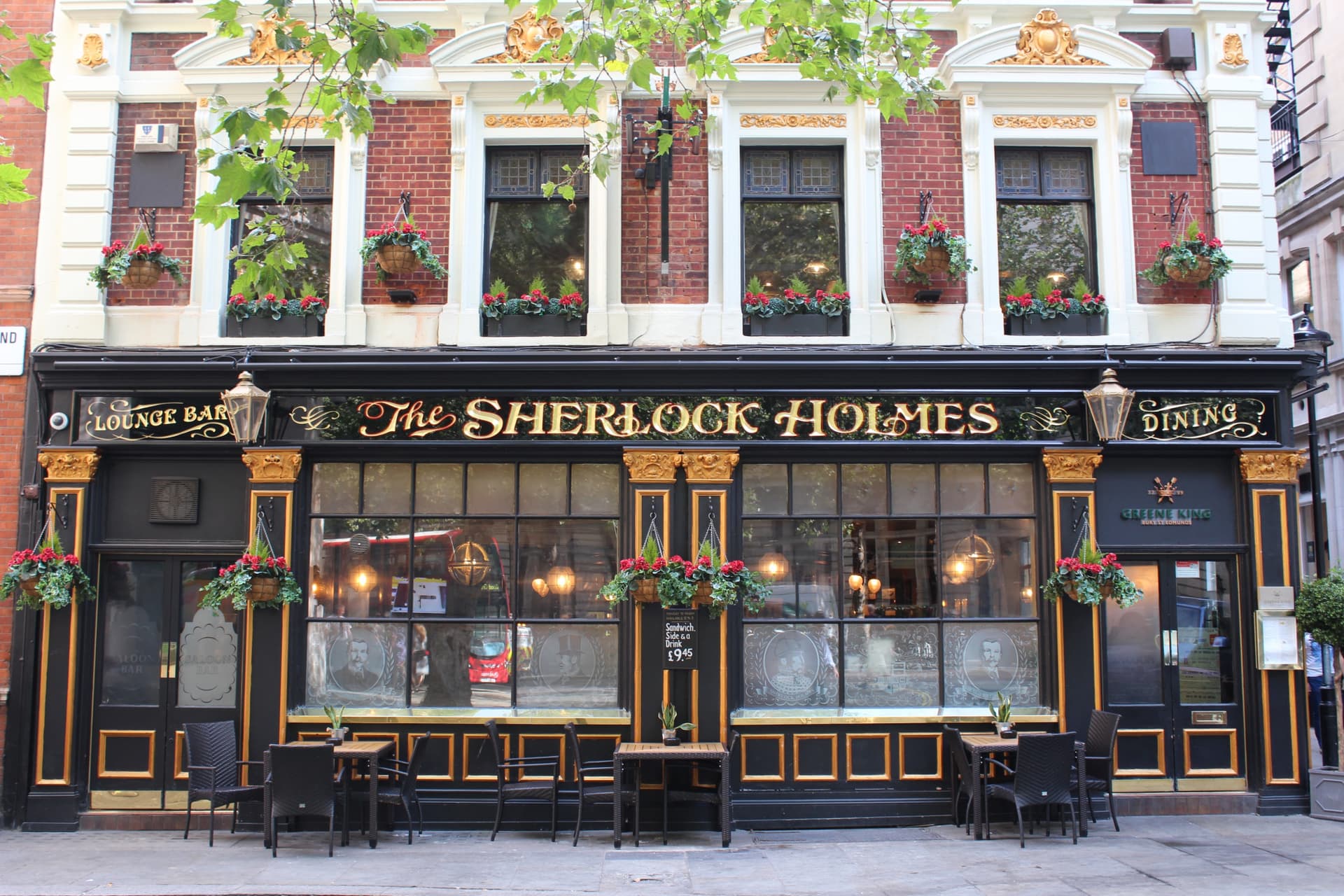 Sherlock Holmes Walking Tour - სურათი 2