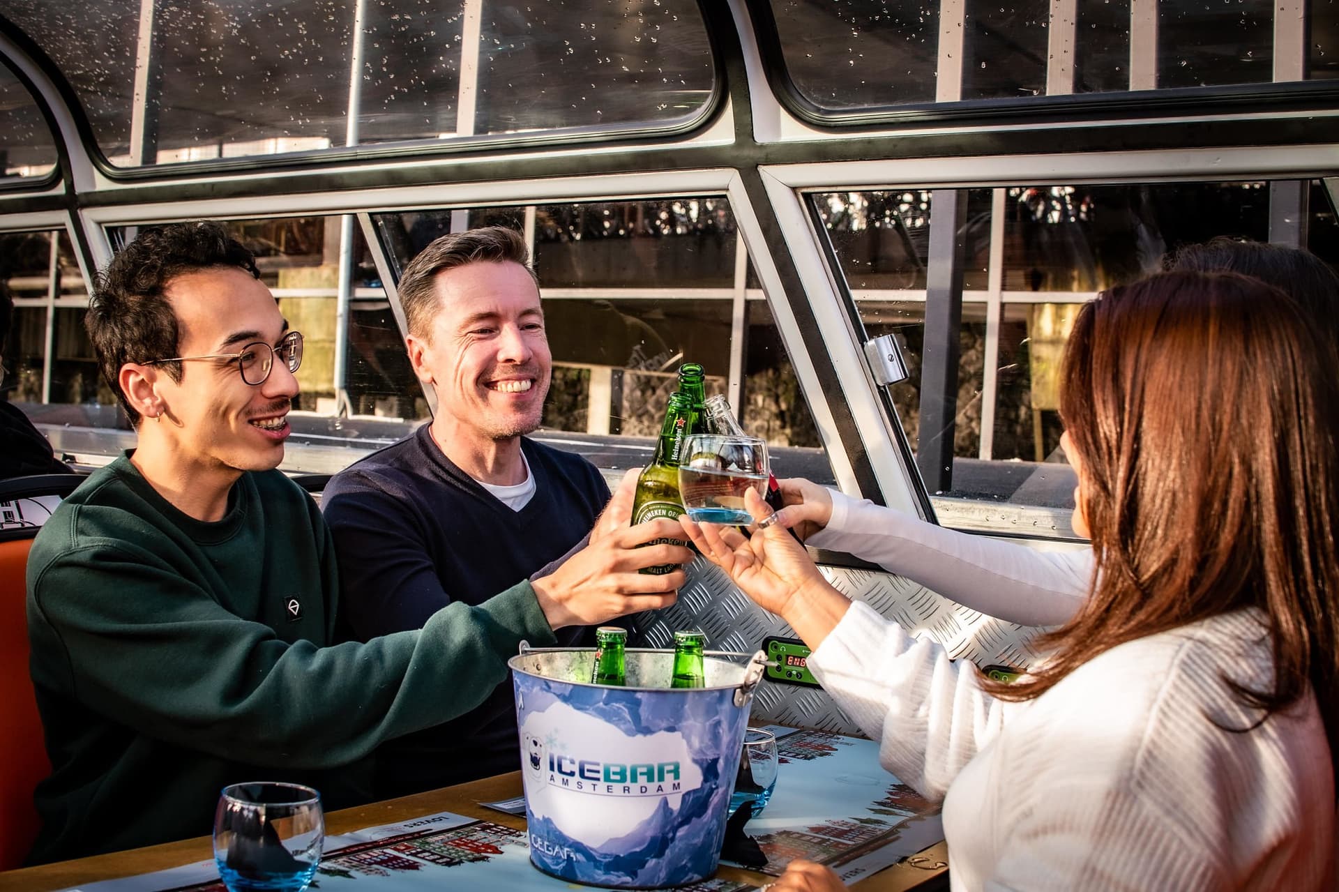 Amsterdam Canal Cruise Ticket with New York Pizza and Drinks - სურათი 6