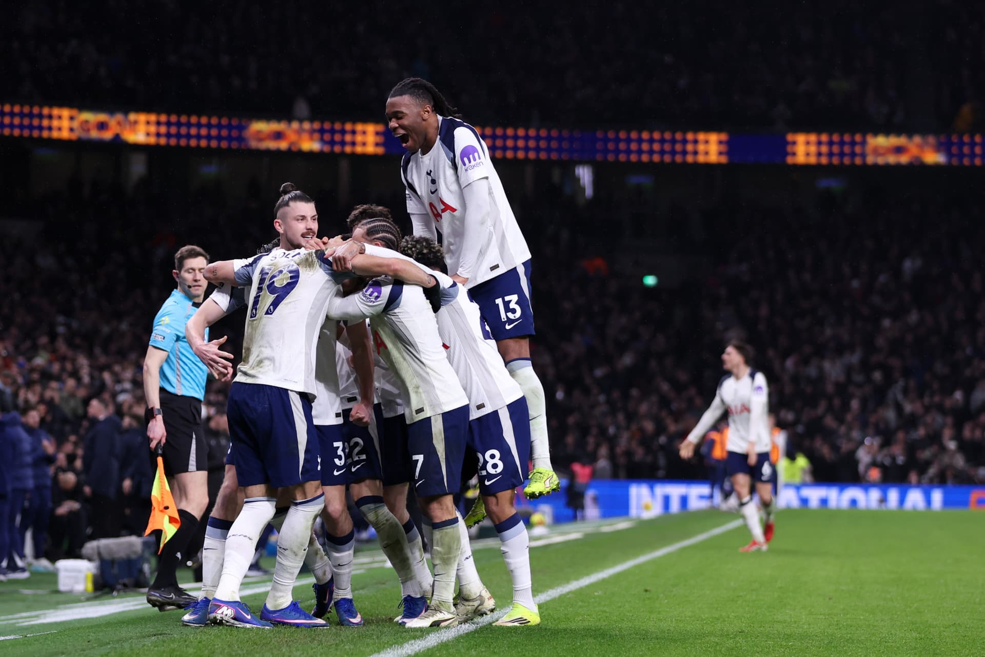 Premier League Football - Tottenham Hotspur FC Match Ticket at Tottenham Hotspur Stadium - სურათი 13