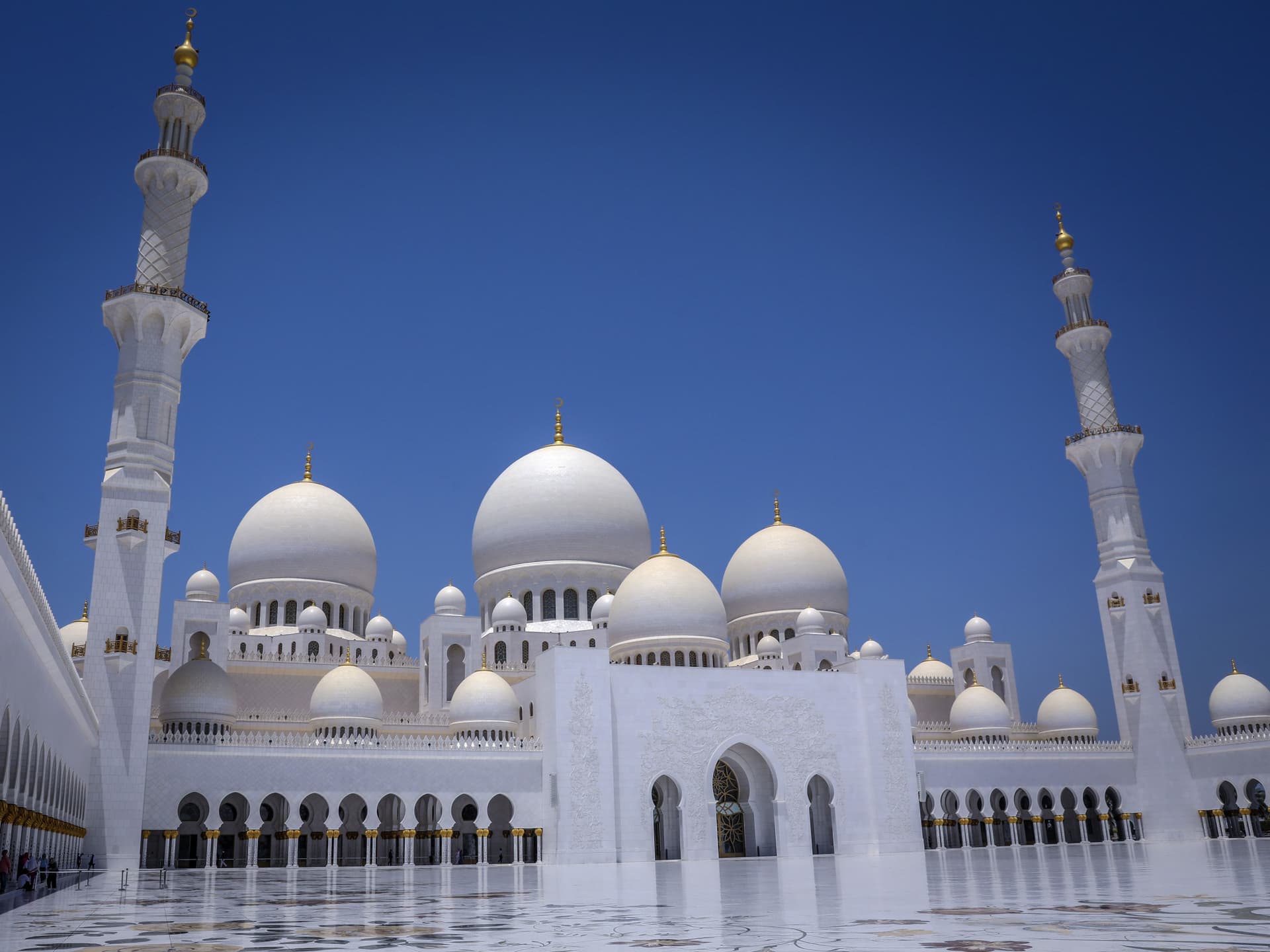 Sheikh Zayed Grand Mosque and Louvre Abu Dhabi Tour from Dubai - სურათი 14