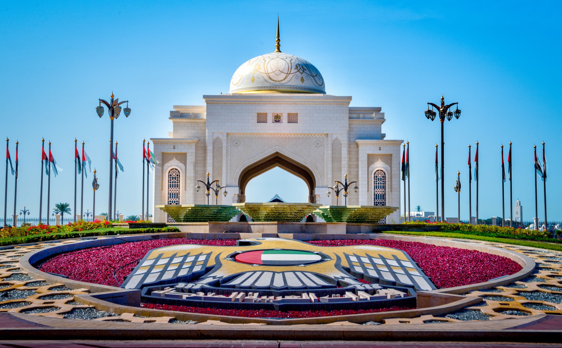 Abu Dhabi Premium City Tour from Dubai: Sheikh Zayed Mosque, Etihad Towers, Qasr Al Watan - სურათი 2