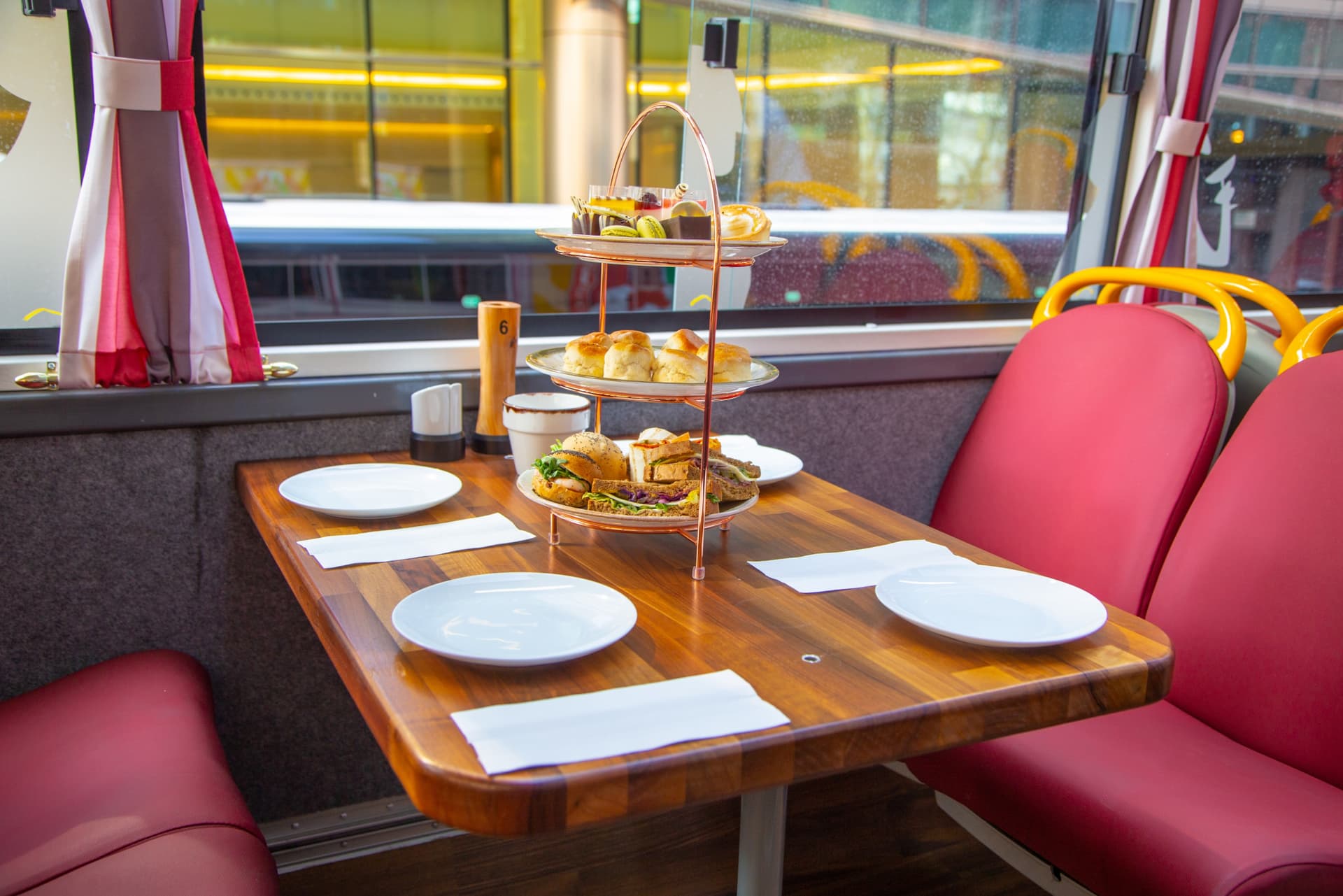 Afternoon Tea Bus with Panoramic Tour of London - სურათი 2