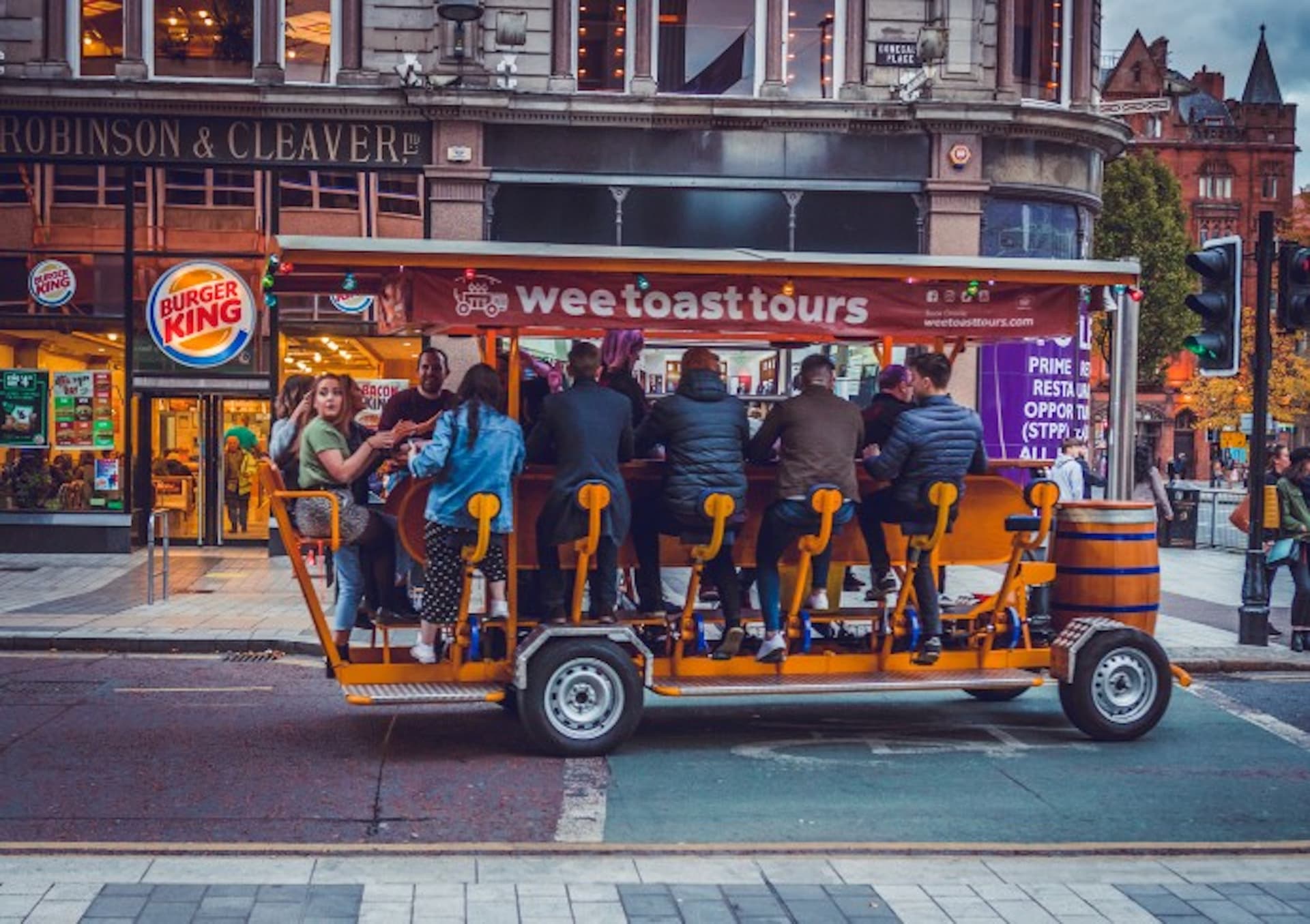 Original Beer and Prosecco London Bike Tour by Wee Toast Tours - სურათი 3