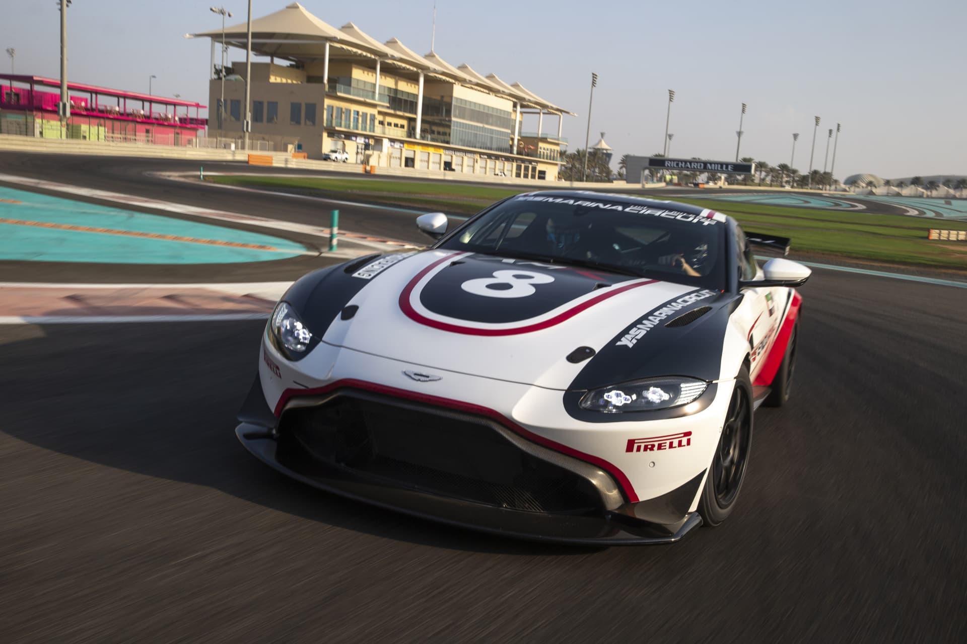 Yas Marina Circuit Aston Martin GT4 Driving Experience - სურათი 2