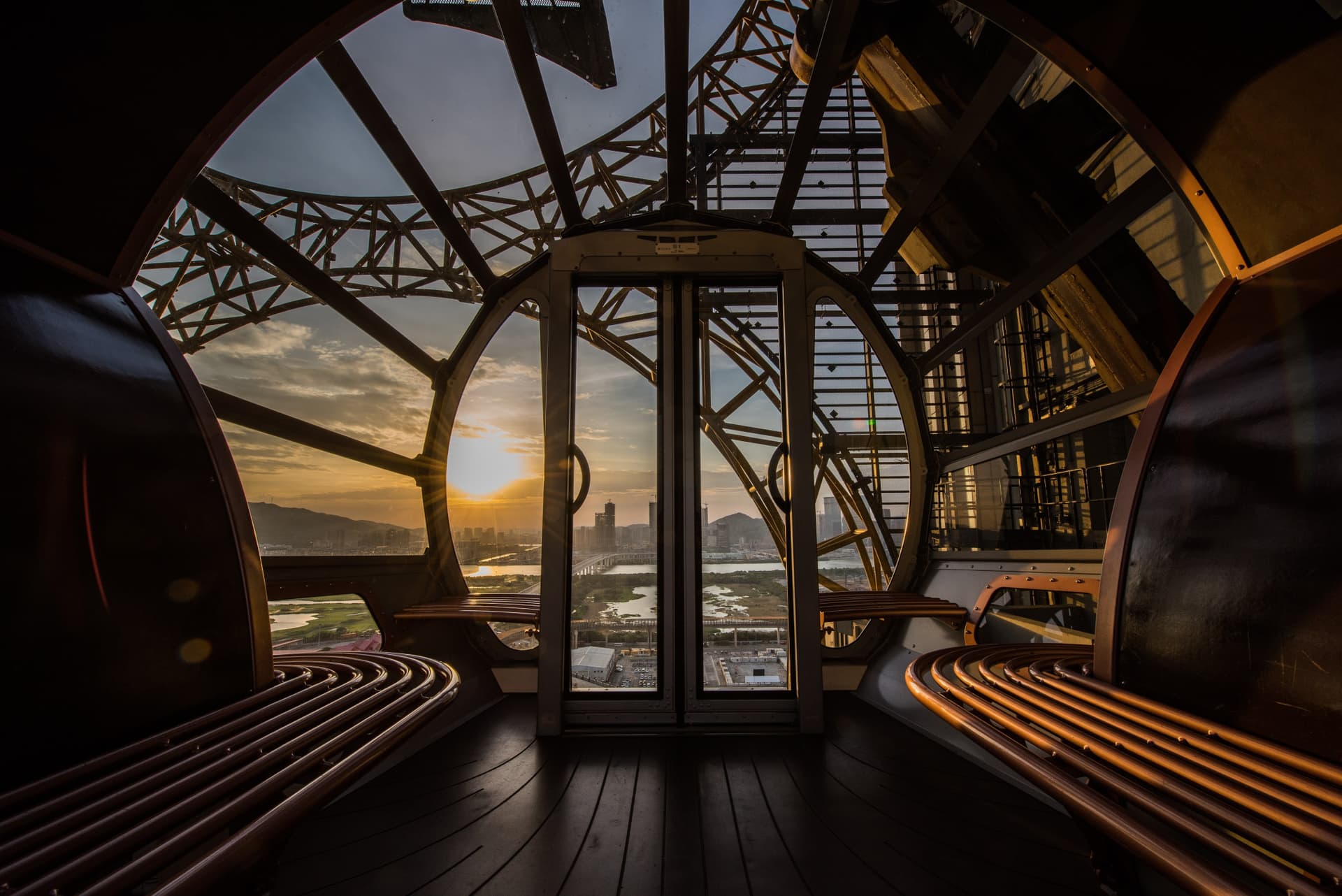 Studio City Macau Golden Reel Ferris Wheel - სურათი 10