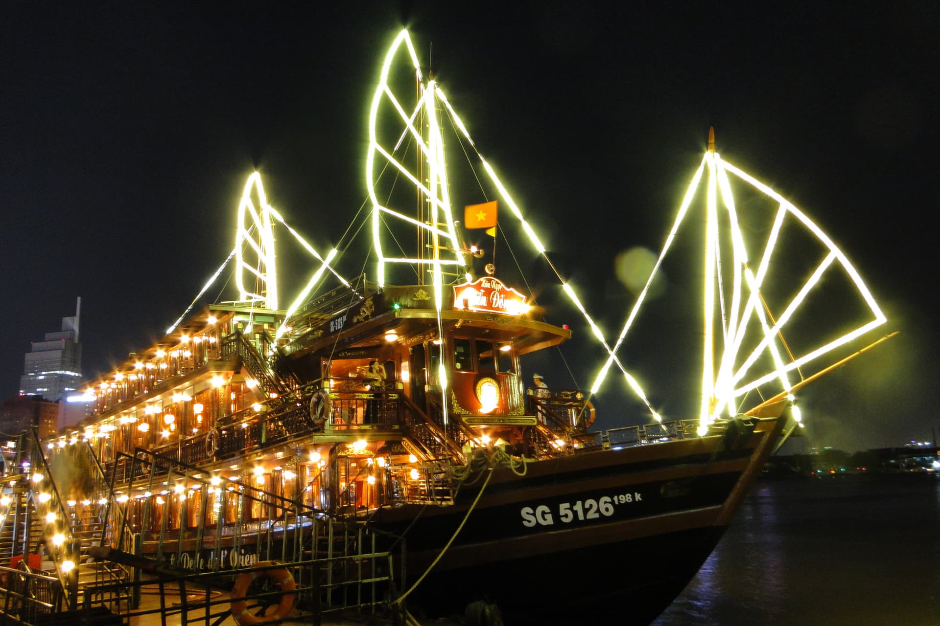 Traditional Vietnamese Water Puppet Show with Dinner in Ho Chi Minh - სურათი 8