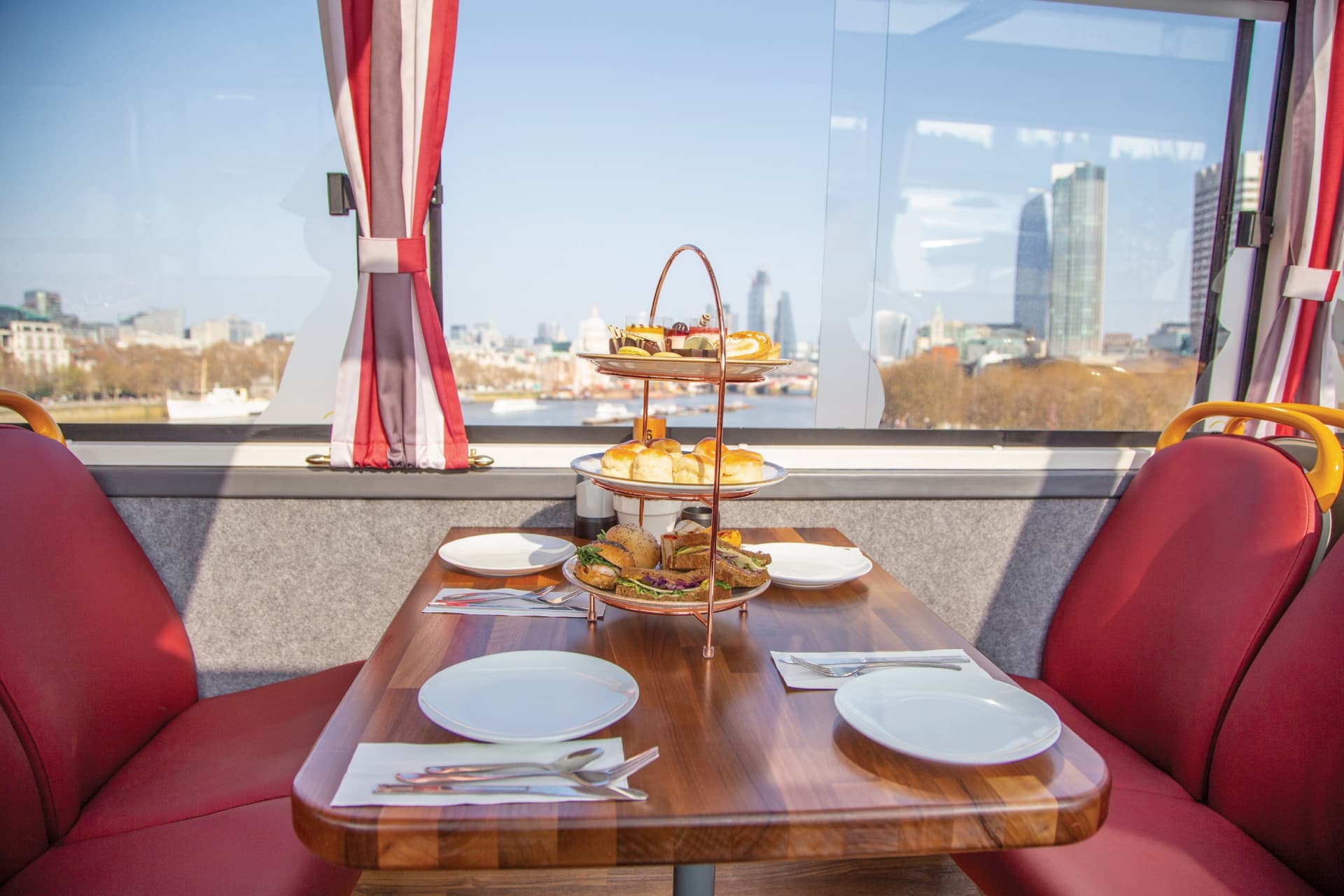 Afternoon Tea Bus with Panoramic Tour of London - სურათი 8