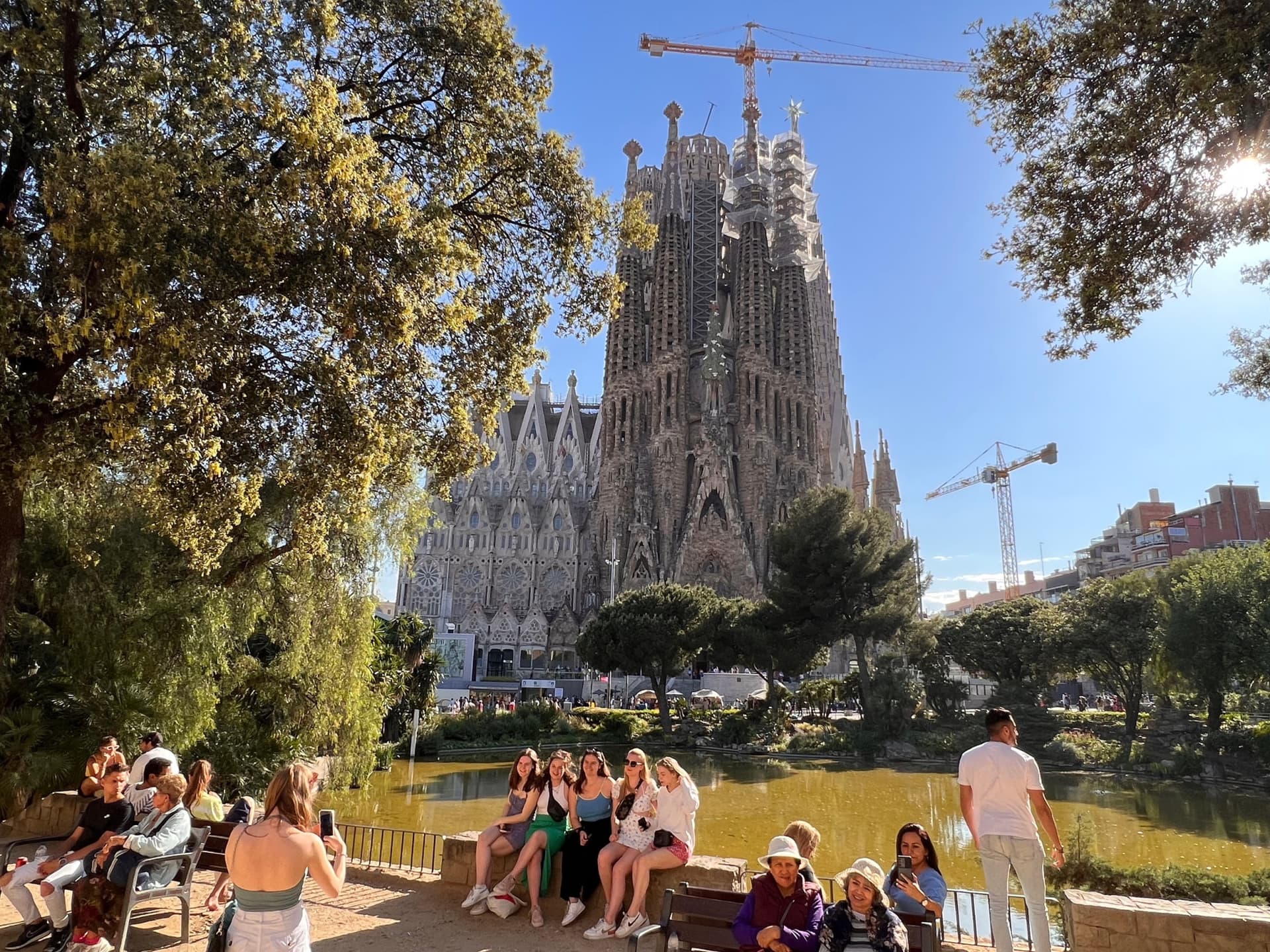 Barcelona Highlights: Sagrada Familia and Gaudi Houses Guided Tour - მთავარი სურათი