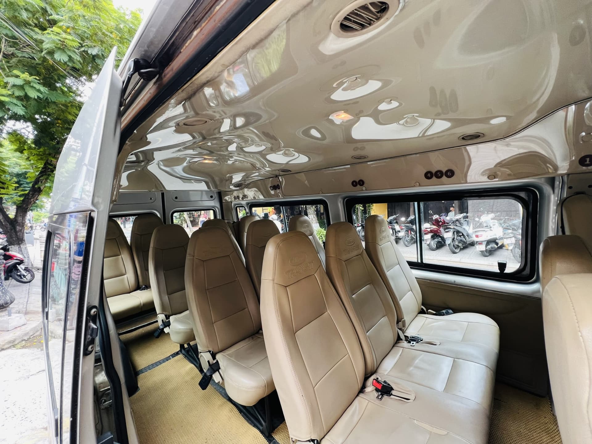 Shuttle Bus Transfers between Da Nang Airport and Hoi An City Centre - მთავარი სურათი