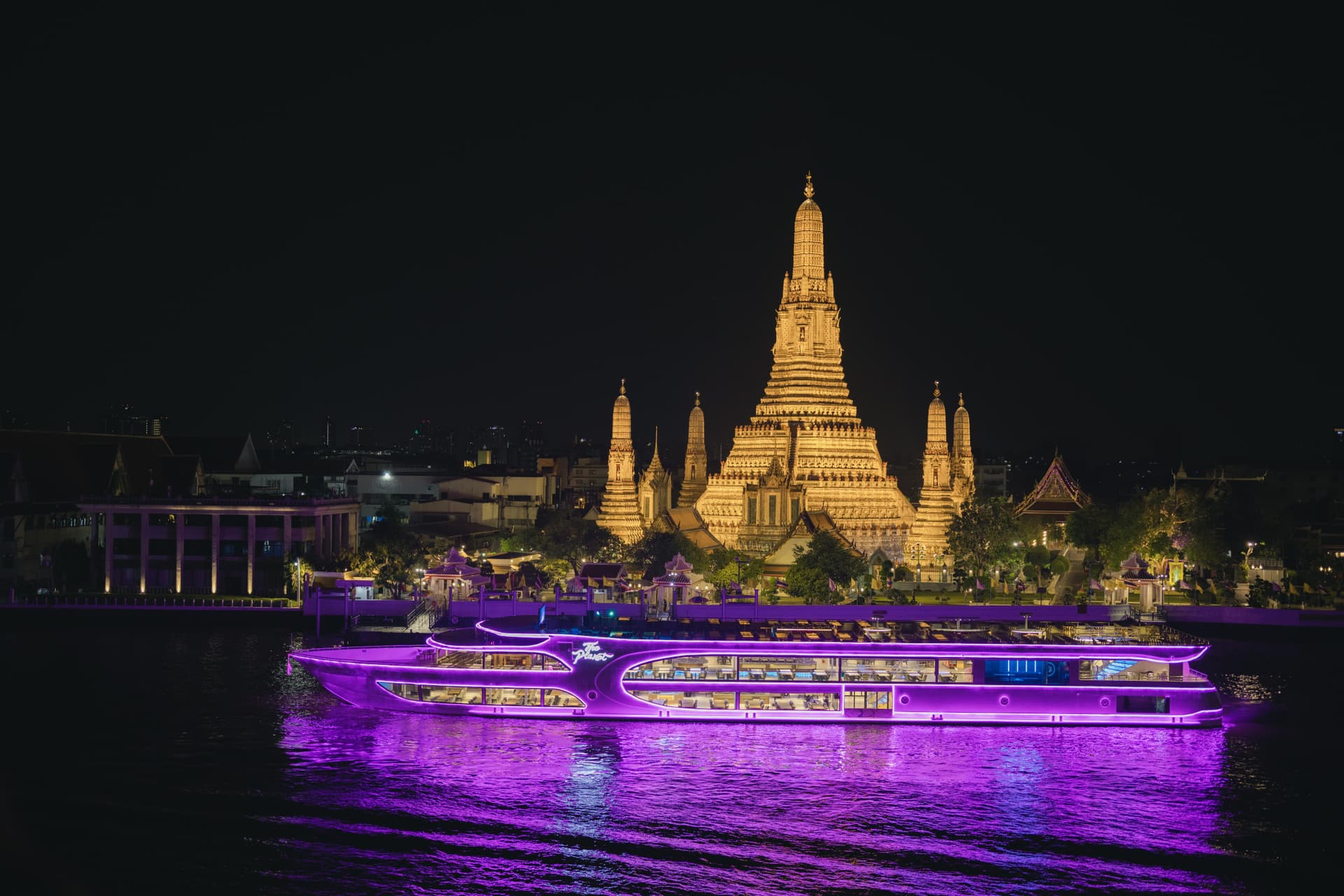 Chao Phraya River Dinner Cruise aboard The Planet Cruise - მთავარი სურათი