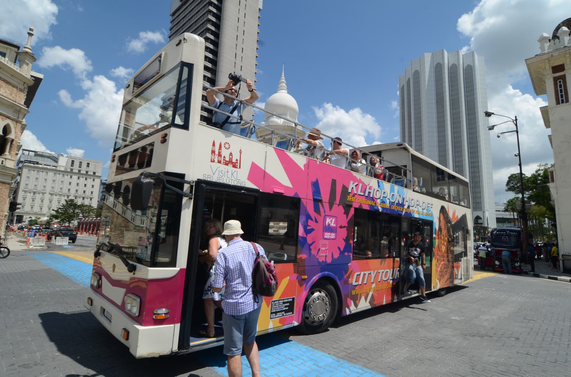 COMBO: KL Hop-on Hop-off Sightseeing Bus Tour + Aquaria KLCC Ticket - სურათი 5