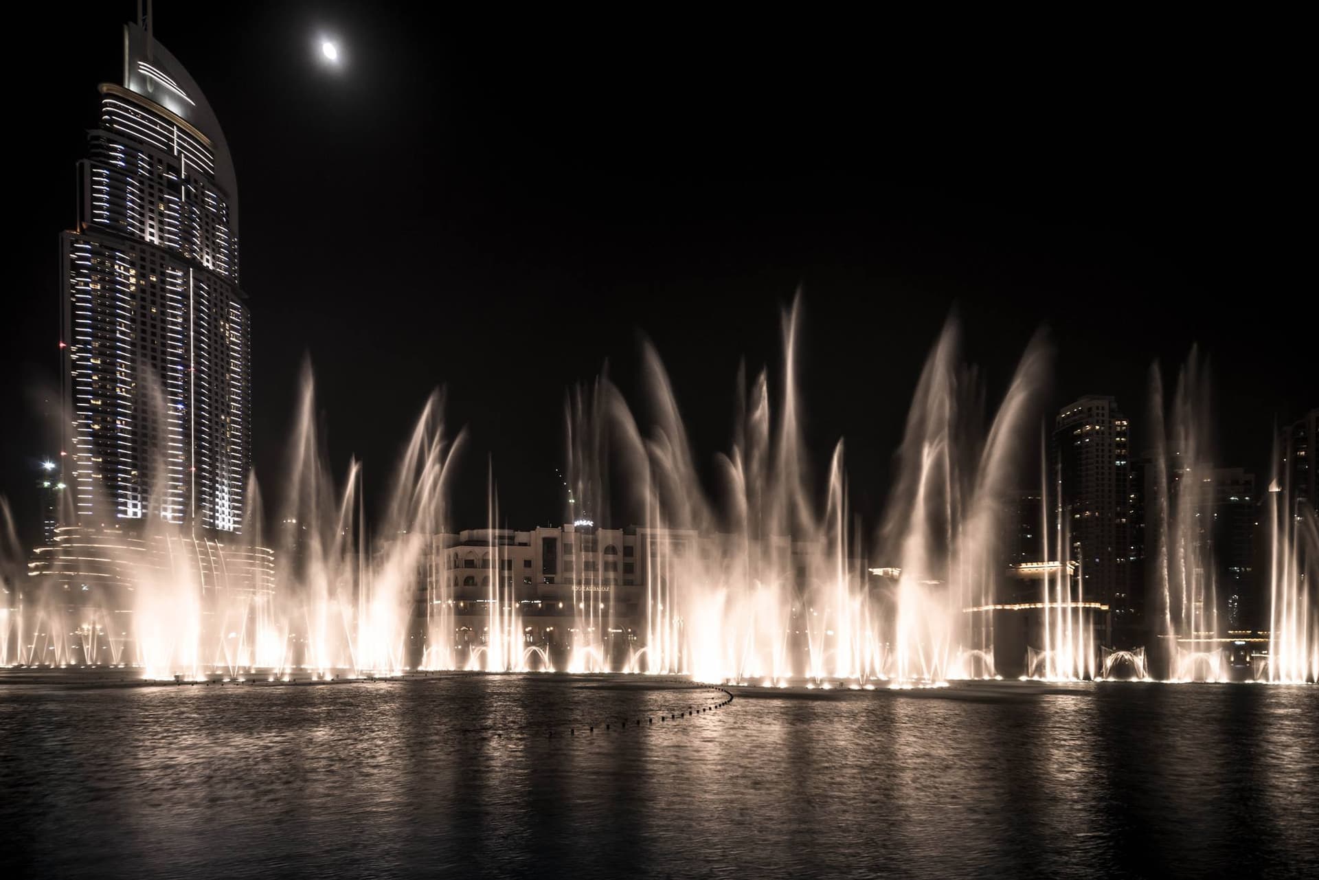 Dubai Fountain - სურათი 9