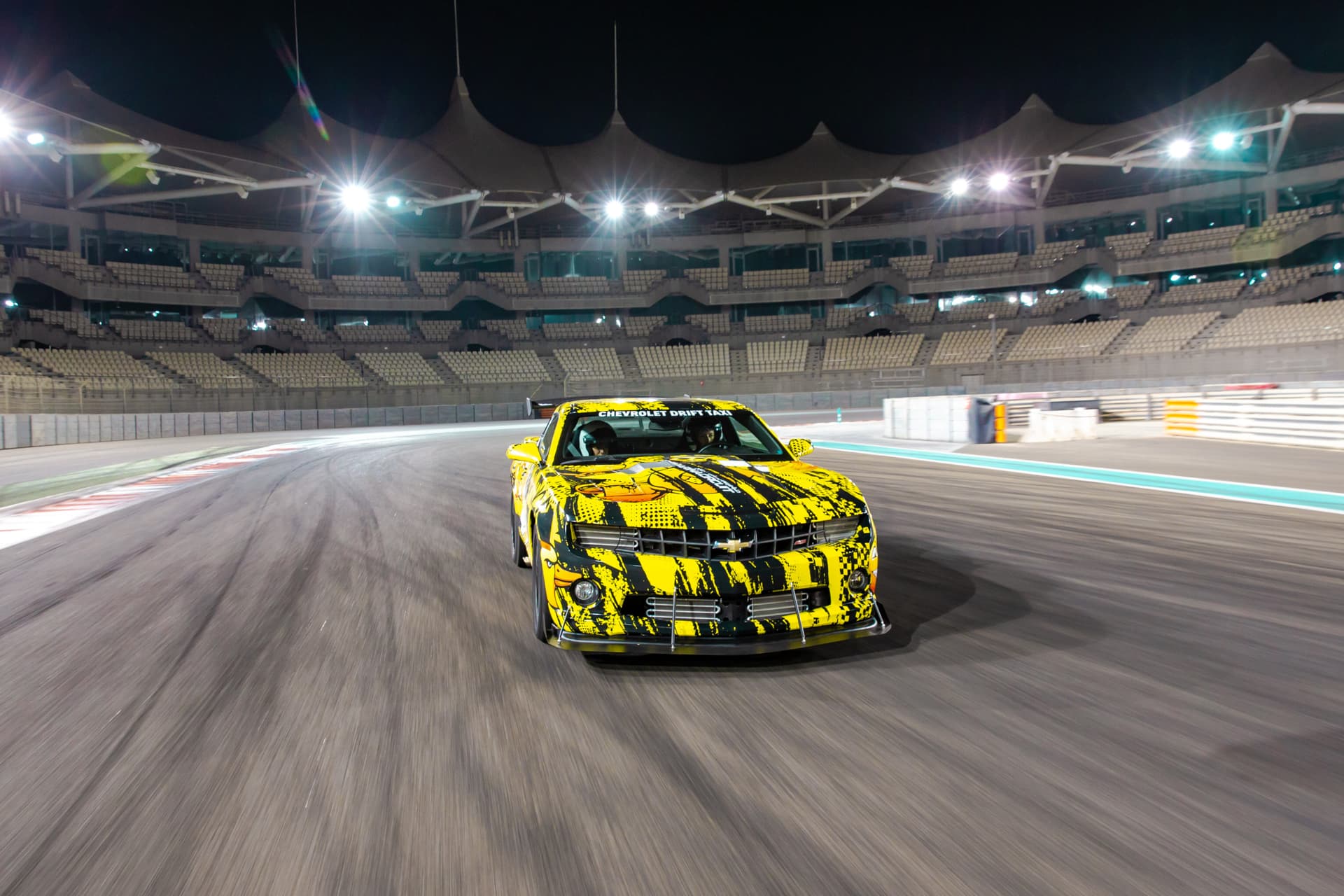 Yas Marina Circuit Chevrolet Drift Taxi Passenger Experience - სურათი 2