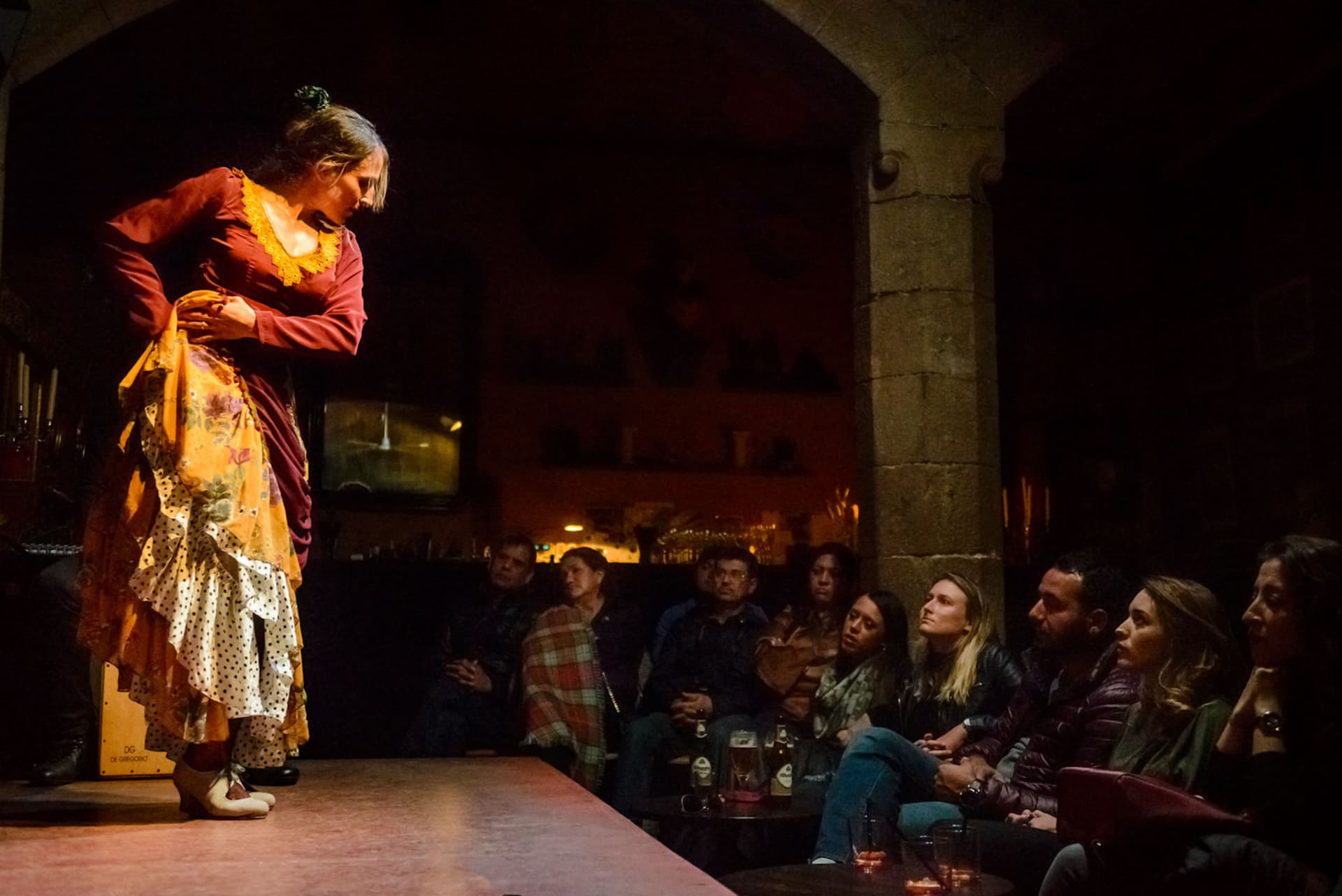 Barcelona Old Town Walking Tour with Flamenco Show and Tapas Dinner - სურათი 3