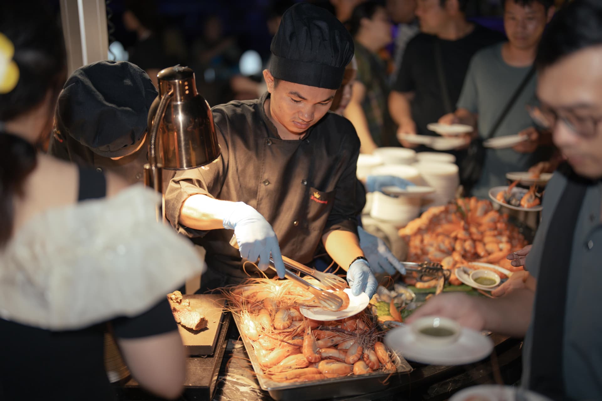 Chao Phraya River Dinner Cruise aboard The Planet Cruise - სურათი 7