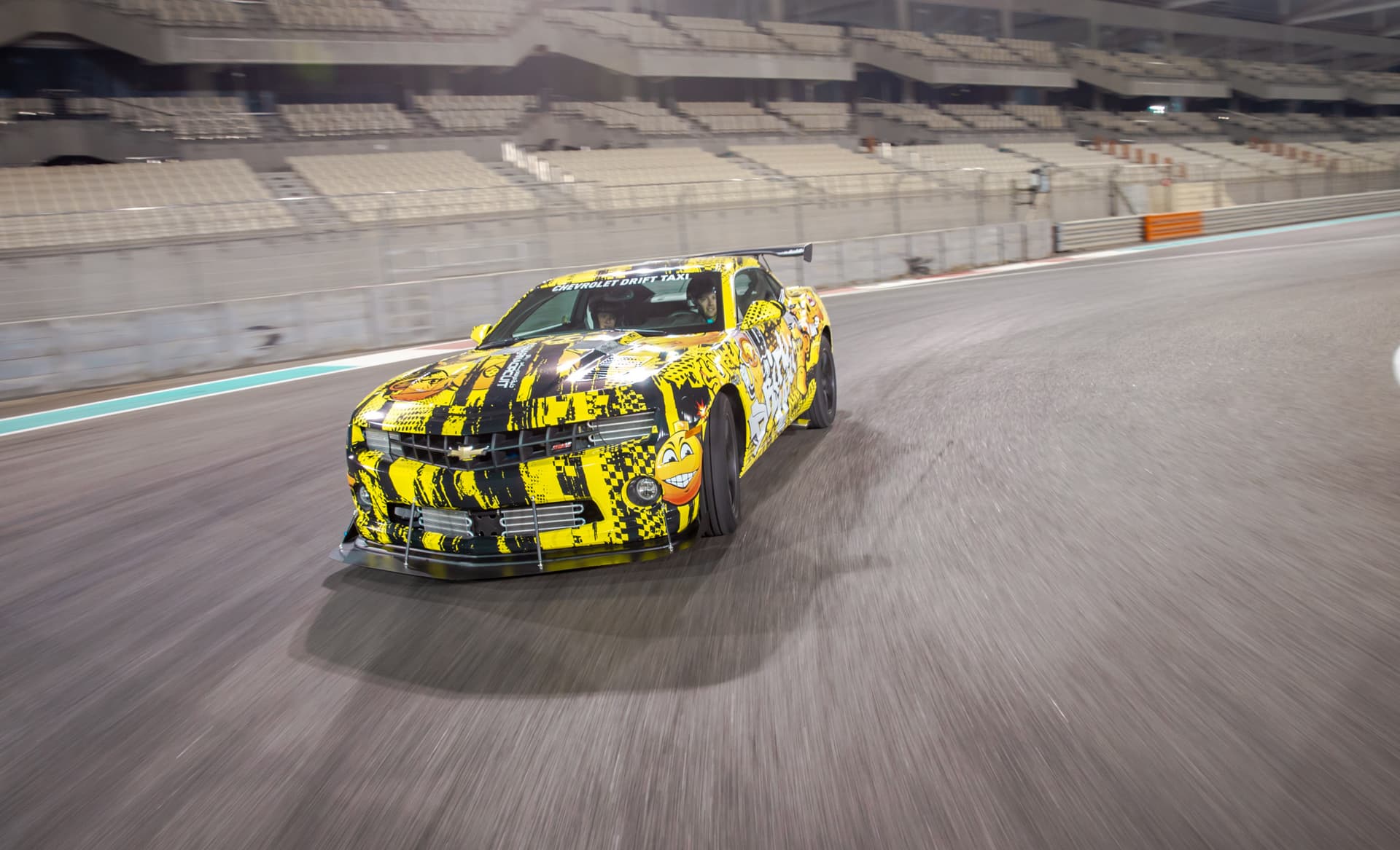 Yas Marina Circuit Chevrolet Drift Taxi Passenger Experience - სურათი 3