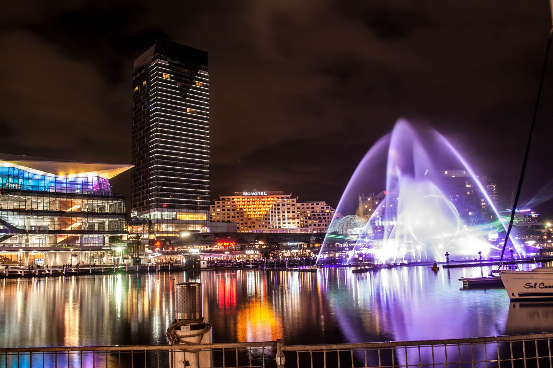 Vivid Festival of Light and Sound Cruise with Buffet Dinner aboard Sydney Princess Cruises - სურათი 9