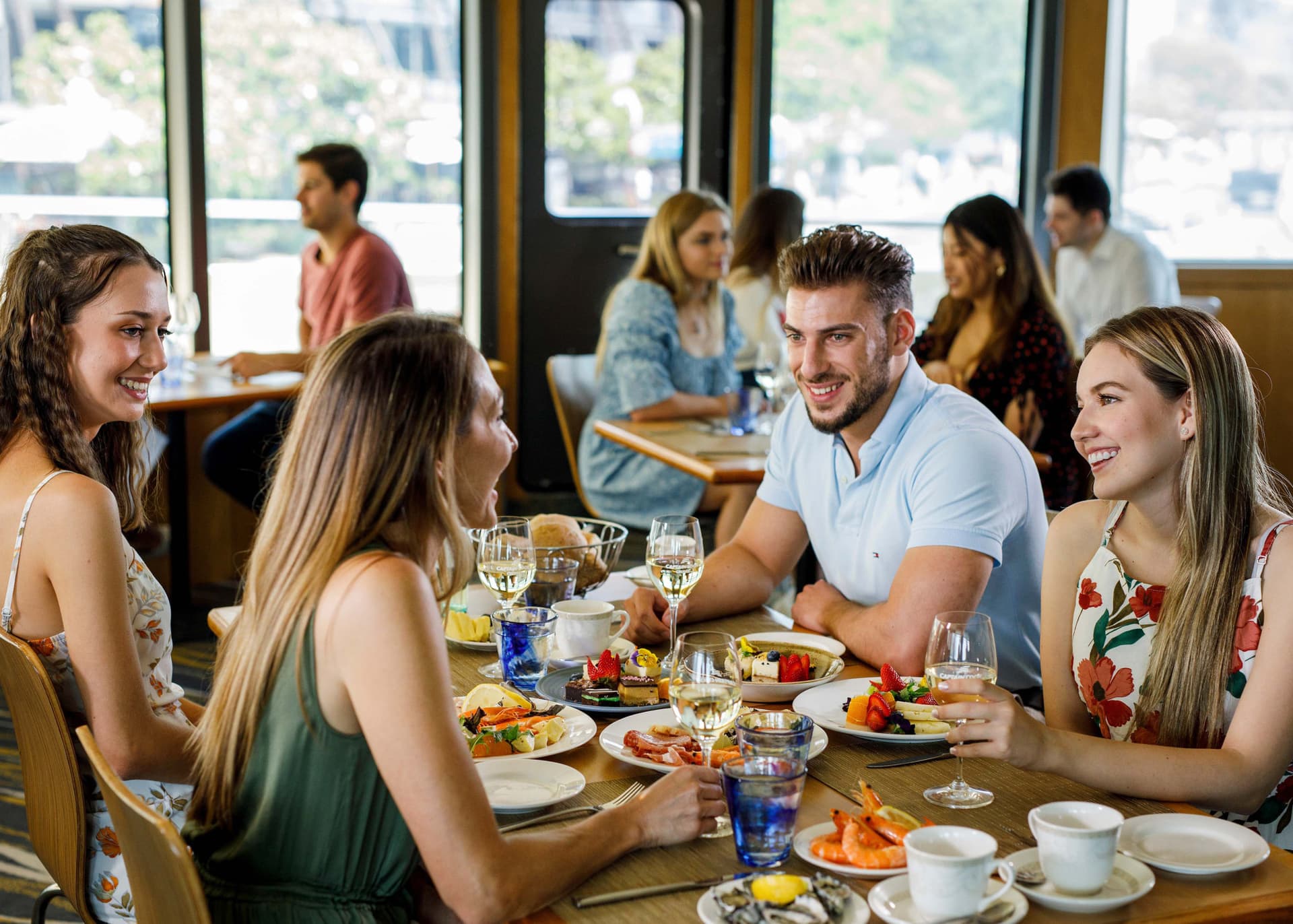 Sydney Harbour Long Lunch Cruise aboard Captain Cook Cruises - მთავარი სურათი