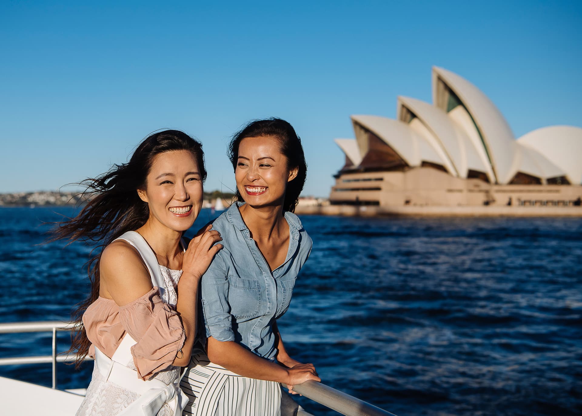 Sydney Harbour Long Lunch Cruise aboard Captain Cook Cruises - სურათი 6