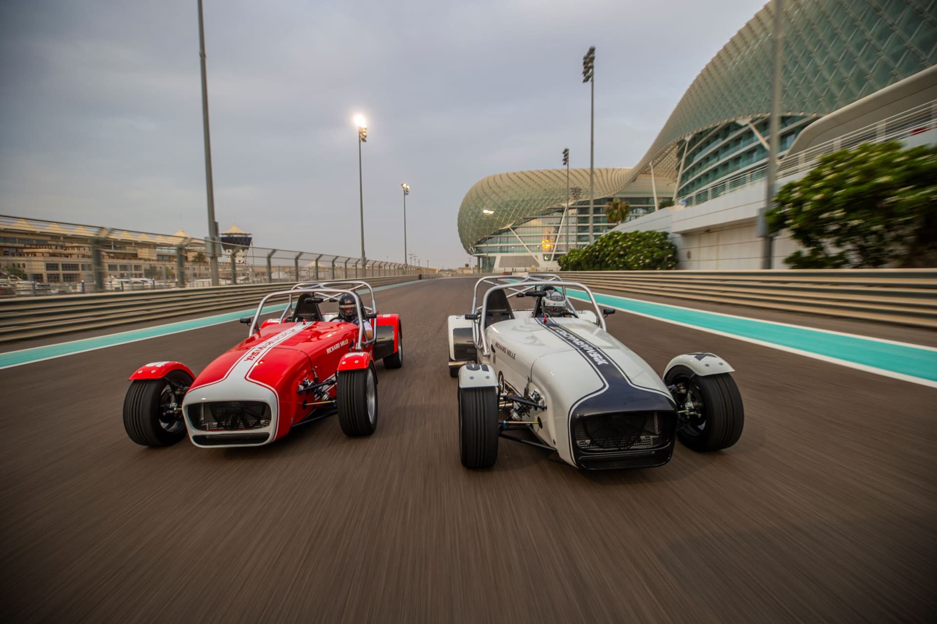 Yas Marina Circuit Caterham Seven 360 Driving Experience - სურათი 4