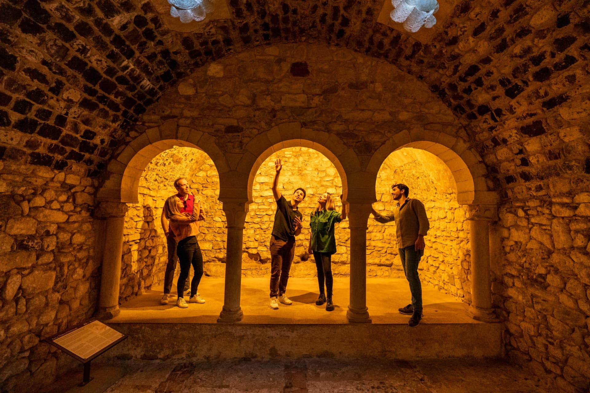 Girona City Private Half-Day Tour with High-Speed Train Transfer from Barcelona - სურათი 2