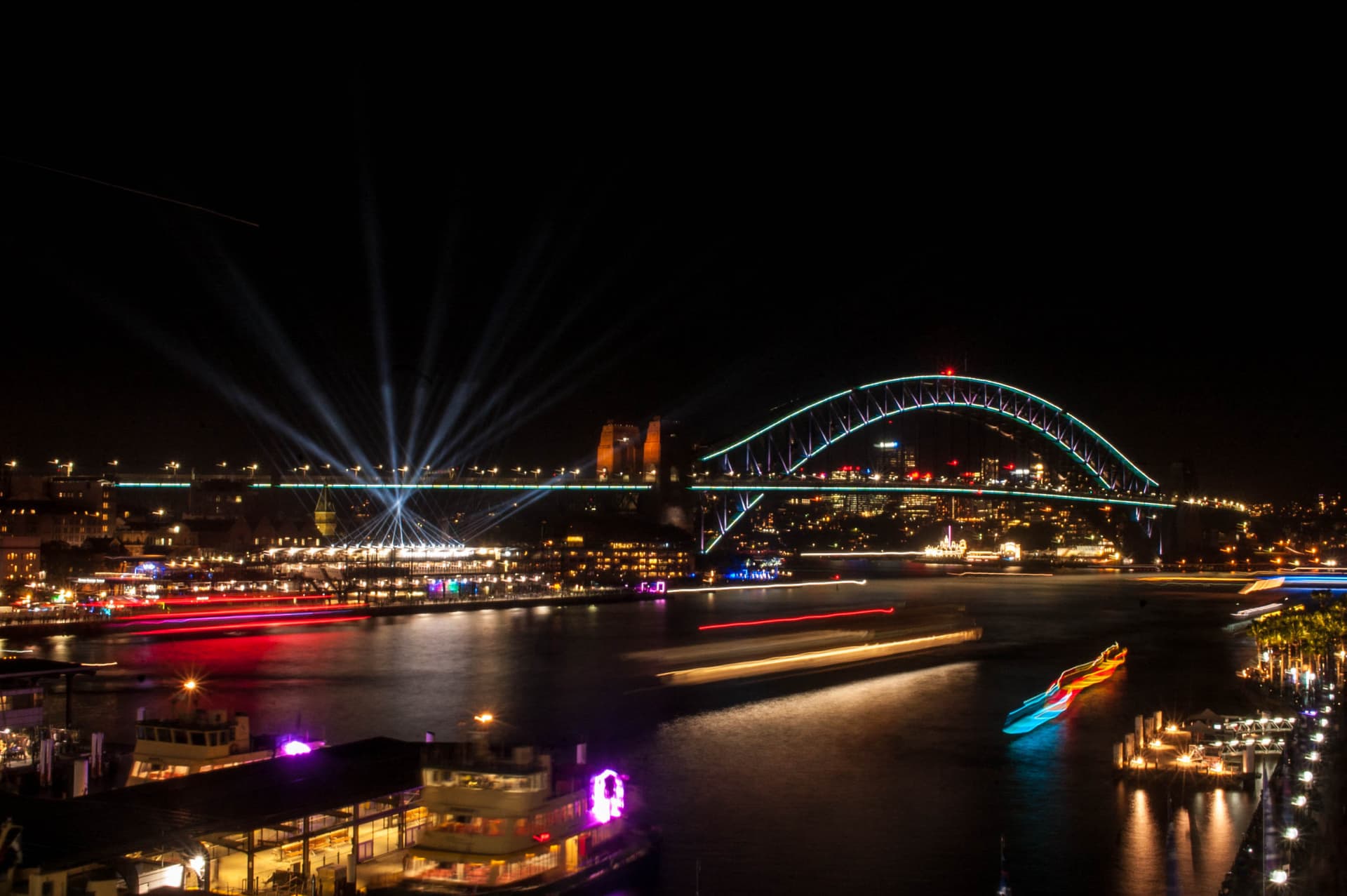 Vivid Festival of Light and Sound Cruise with Buffet Dinner aboard Sydney Princess Cruises - სურათი 7