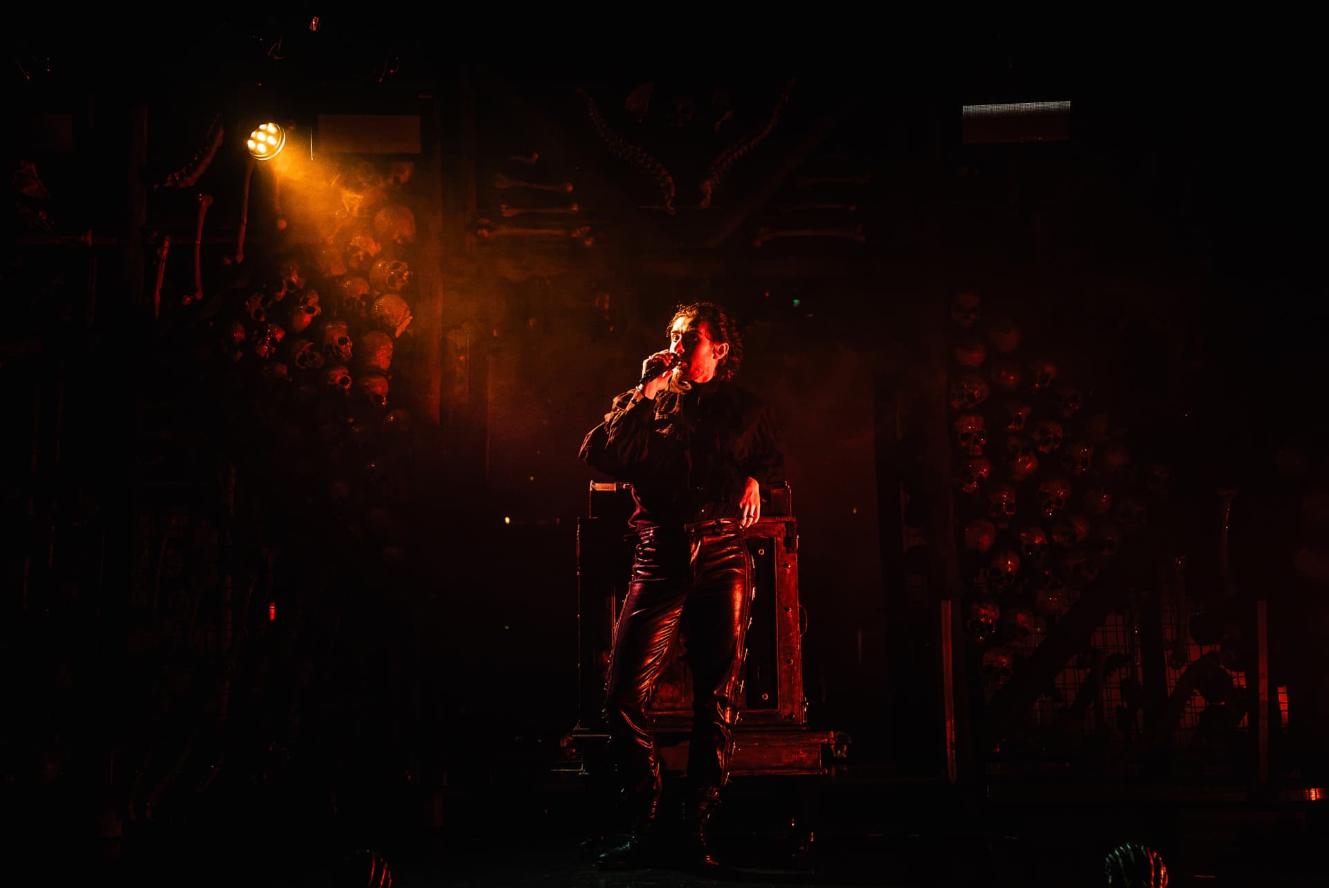 Dracula's Cabaret 3-Course Dinner and Show Ticket - სურათი 8