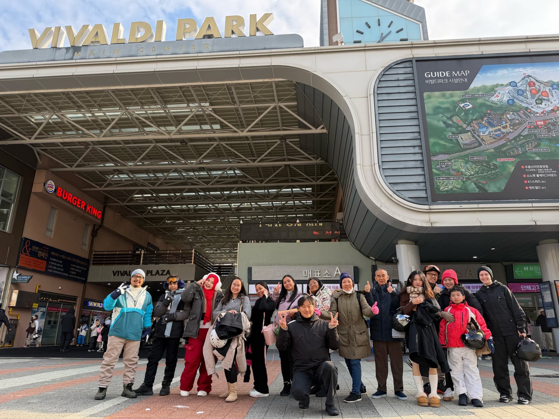 Vivaldi Park Winter Ski and Eobi Ice Valley Day Tour from Seoul - სურათი 9
