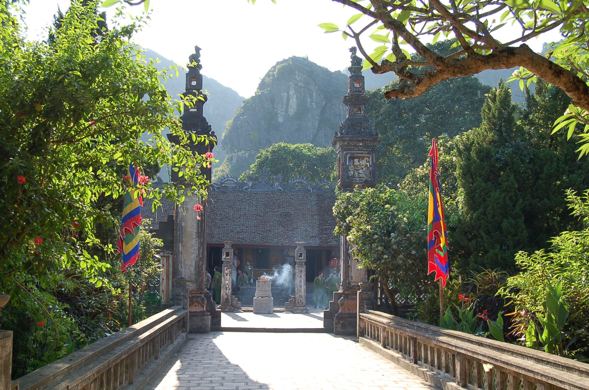 Hoa Lu and Tam Coc Tour from Hanoi - სურათი 2