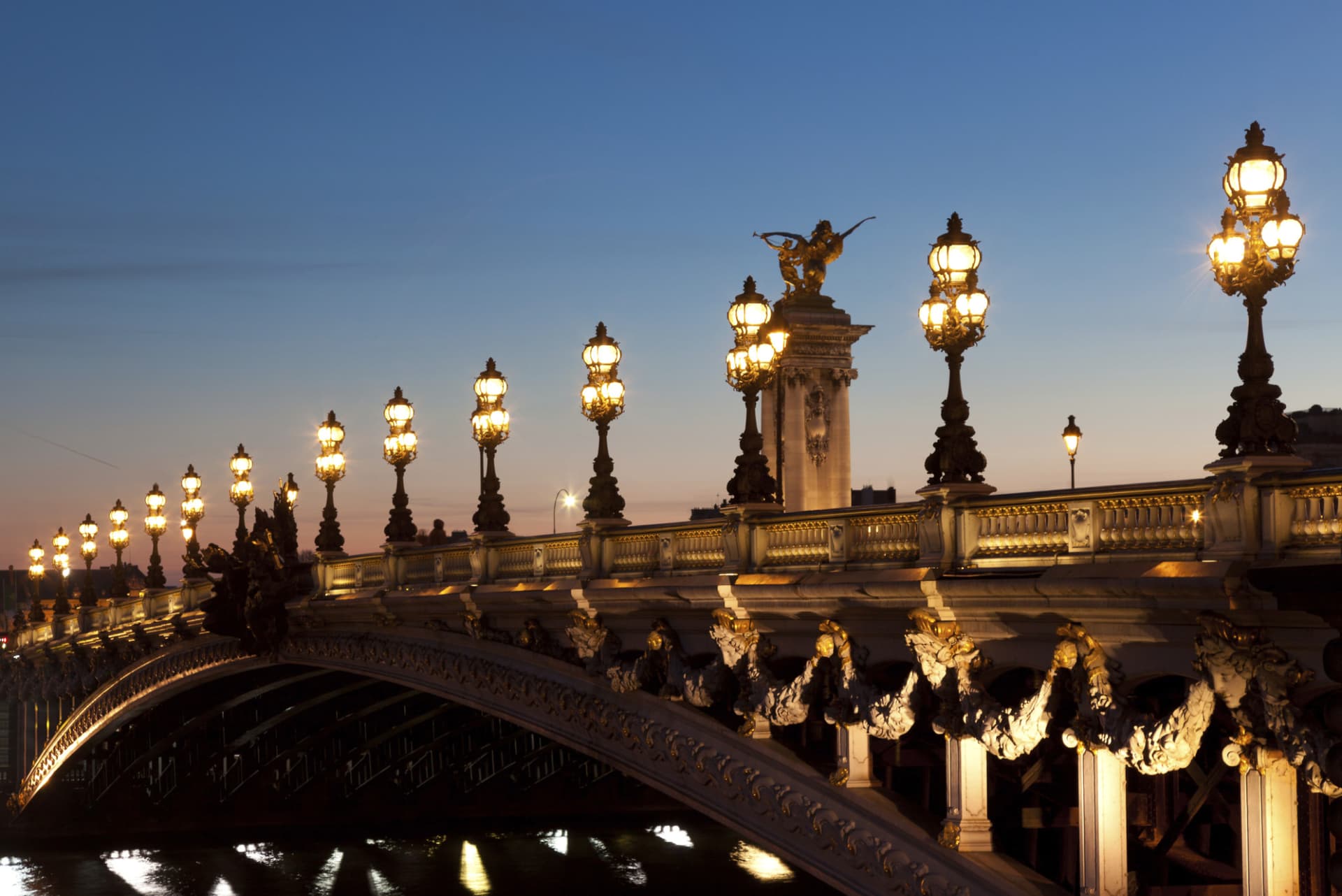 Paris Illuminations Night Bus Tour and Eiffel Tower Reserved Access - სურათი 4