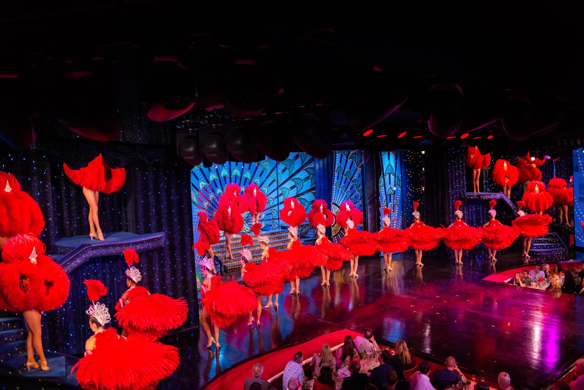 Moulin Rouge Cabaret Show and Paris Bus Tour - სურათი 2