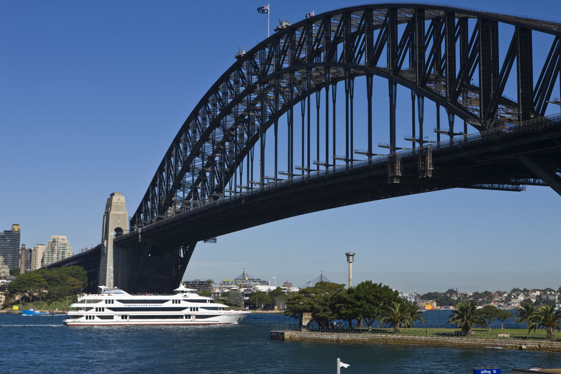 Sydney Harbour High Tea Cruise aboard Captain Cook Cruises - სურათი 7
