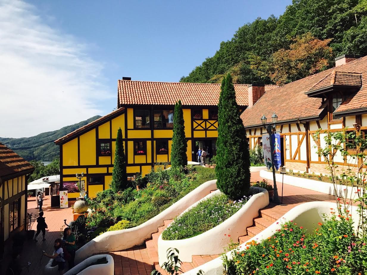 Nami Island, Petite France, and Italian Village Tour from Seoul - სურათი 6